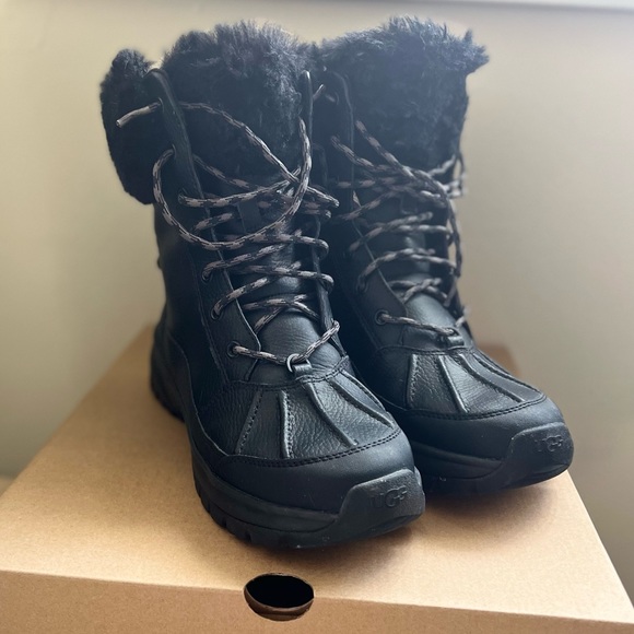 UGG Yose Fluff winter boots - Picture 1 of 6